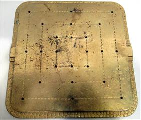 VINTAGE ALL BRASS NINE MENS MORRIS GAME - COMPLETE WITH ALL PIECES - VINTAGE GAM